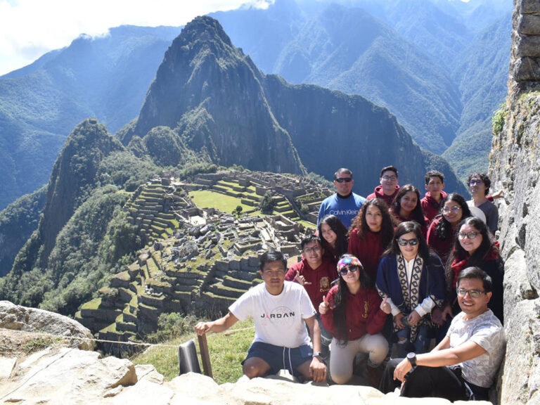 Machu Picchu by Car 2 Días / 1 Noche