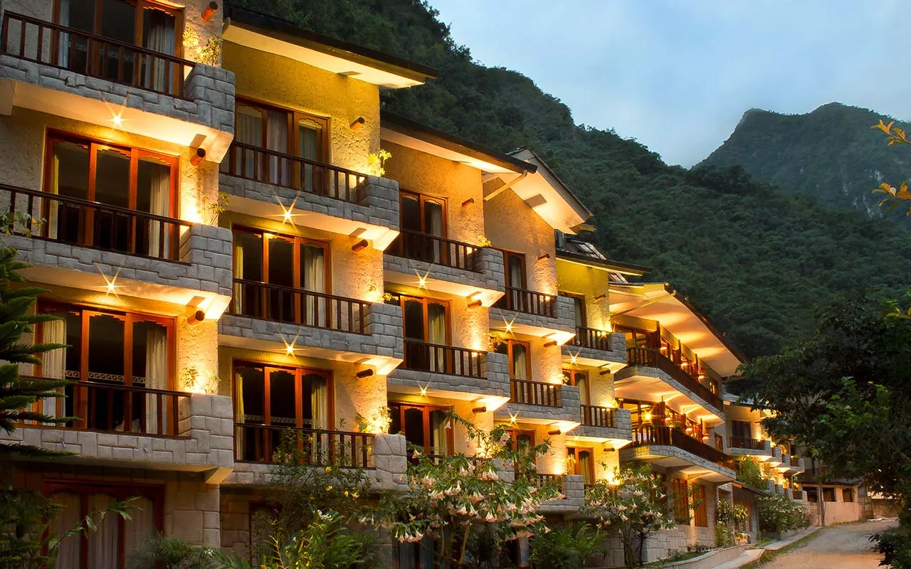aguas calientes machu picchu amanecer donde dormir