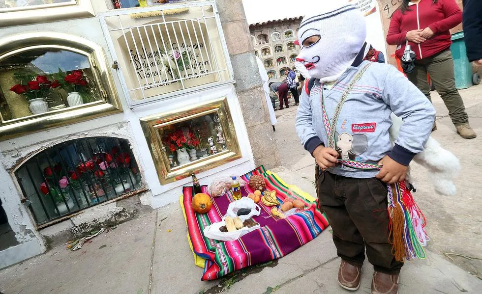 cusco dia de muertos costumbre